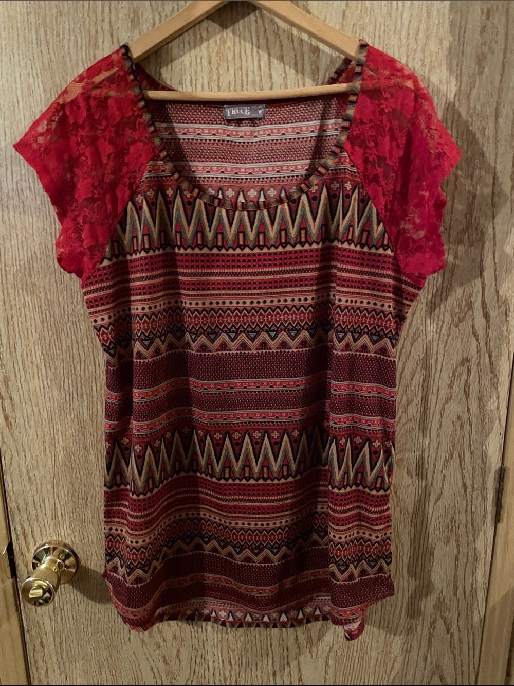 Red Printed Short Sleeve Tee with Lace Sleeves by Rue 21